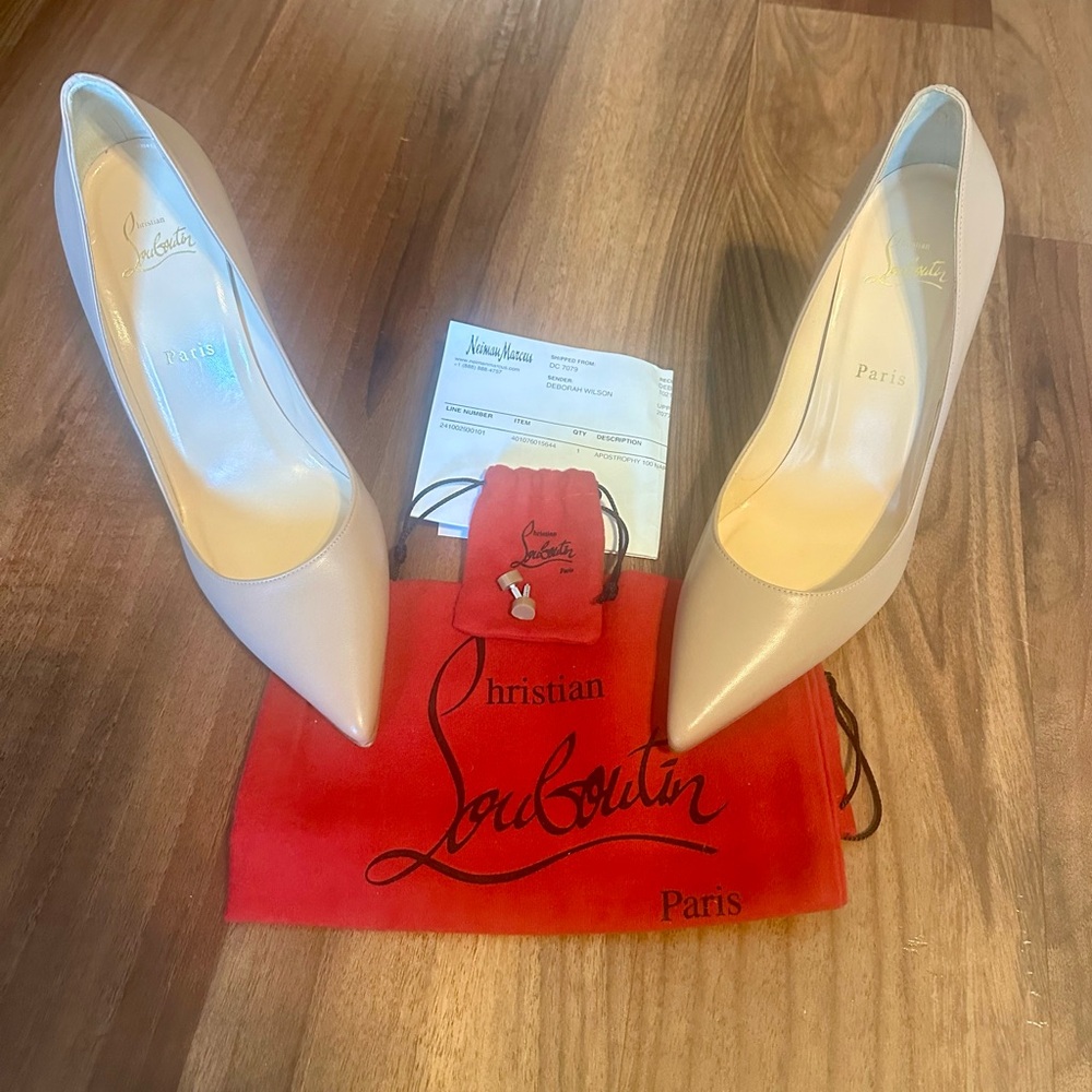 BRAND NEW AUTHENTIC Christian Louboutin Apostrophy Nude Signature Red-Sole Shoes